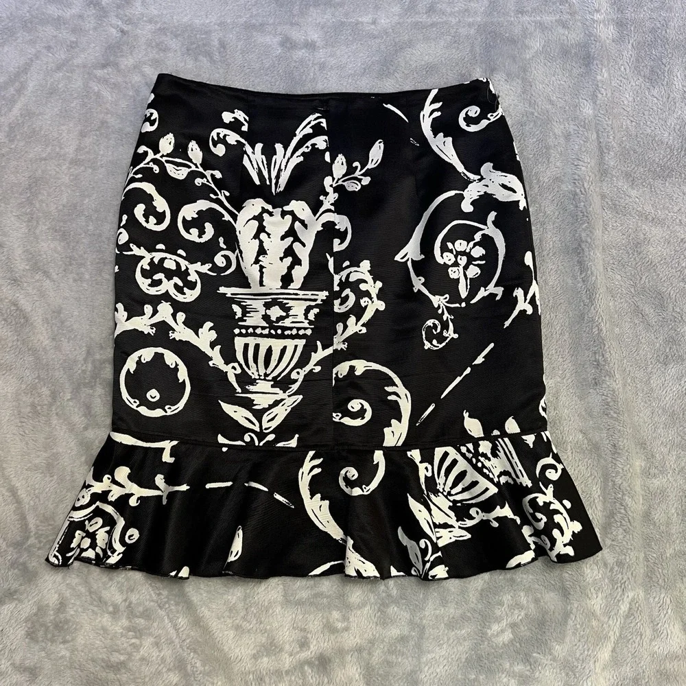 White‎ House Black Market Pencil Skirt Size 2 Black White Floral Print